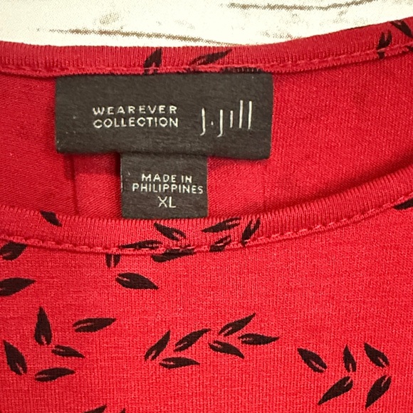 J.Jill Top WearEver Collection Red 3/4 Length Sleeve with Black Leaf Pattern - Picture 2 of 8